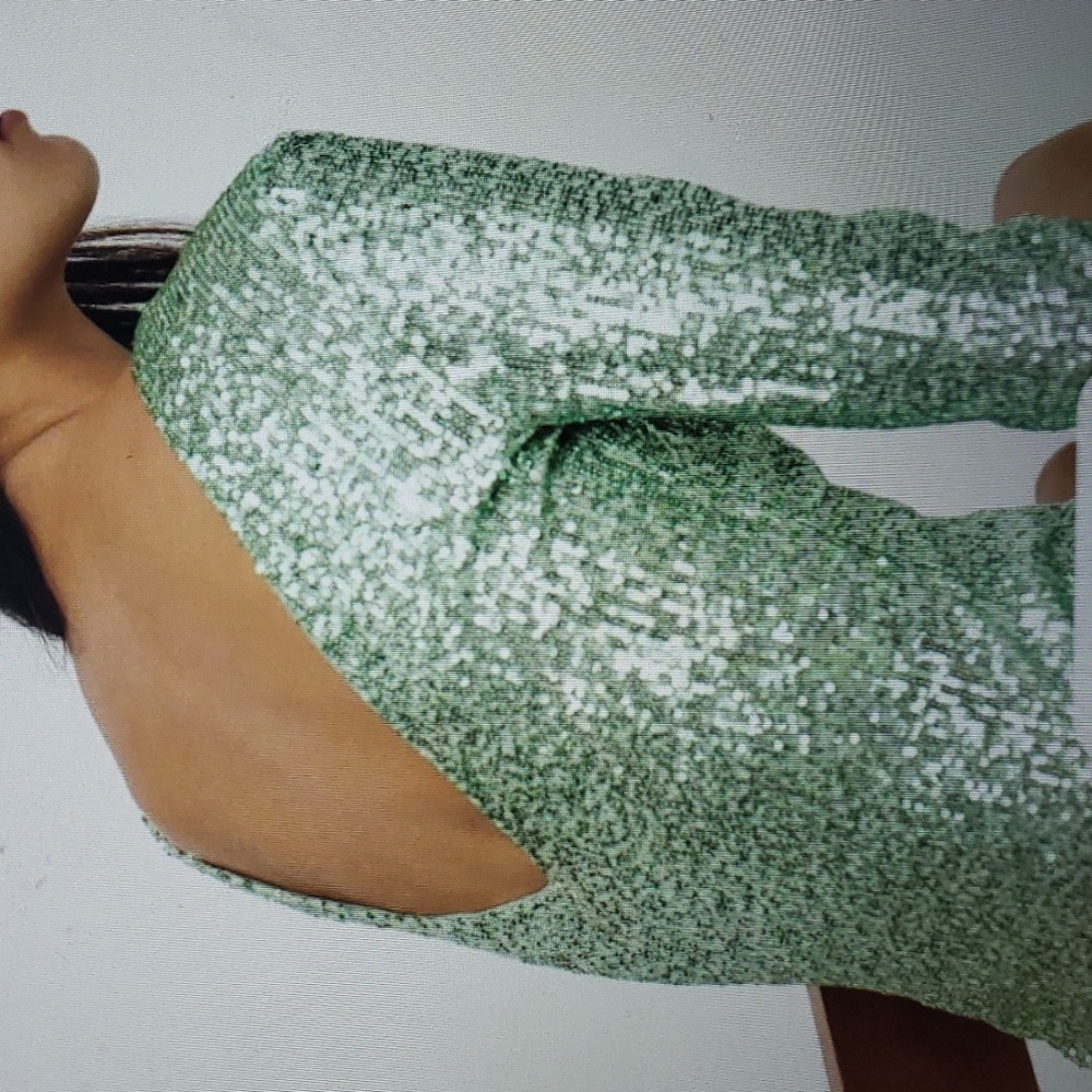 LIKE NEW FOREIGN EXCHANGE SCOOP BACK SEQUIN DRESS SIZE SMALL